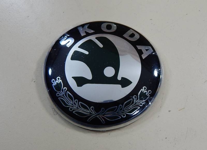 Эмблема SKODA d=89-90мм на скотче с направляющими СТАРЫЙ ТИП (логотип, значок) (пр-во Польша) 171203 - фото