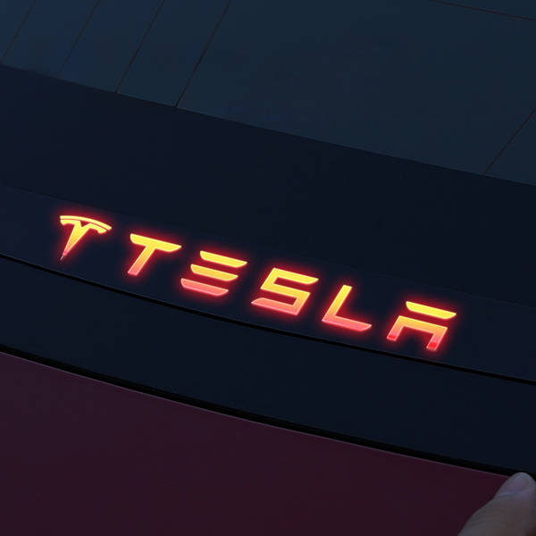 Декоративная наклейка TESLA Model Y на задний стоп-сигнал (пр-во Завод) CH - фото №3