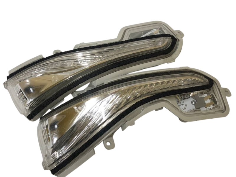 Повторители поворотов в зеркало INFINITI QX30, Q50, Q60, Q70 (2 шт) ОЕМ 261604GA0A (Nissan) ВС7 - фото №2